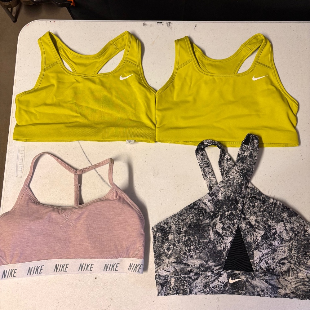 4 new womens medium Nike sports bras